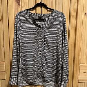 Ann Taylor Black and White Geometric Print Long Sleeve Button Down Blouse